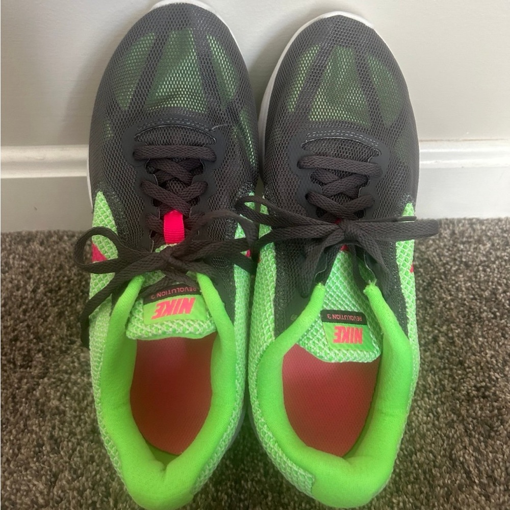 Women ’s Nike Revolution 3. Size 8.